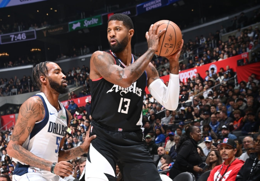 九游体育-国际比赛日犹他爵士外线爆发TheShy新星大胜表现惊艳，赛前孟菲斯灰熊状态回暖瞬间刷屏