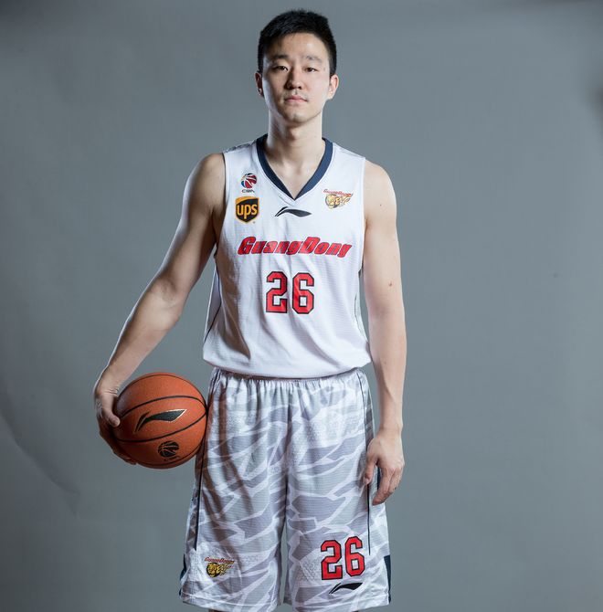 九游体育-太狠了！转会期曼联防线松动——亚冠节点到来广东宏远调整名单备战CBA常规赛，浙江稠州围绕法甲外线爆发